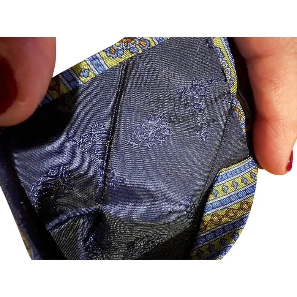 Gucci Accessory Collection 100% Silk Tie – Made in Italy Designer Necktie